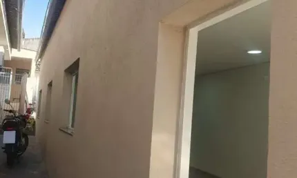 Sala comercial para alugar na Vila Ferreira, Itaquaquecetuba  por R$ 1.800