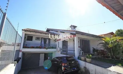 Casa para Venda - 225.36m², 3 dormitórios, sendo 1 suites, 4 vagas - Camaquã