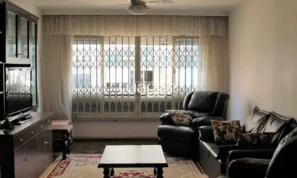 Apartamento com 03 dormitórios, churrasqueira e vaga de garagem no Menino Deus