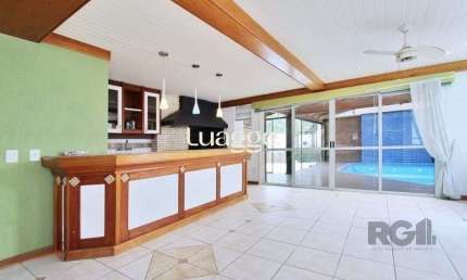 Excelente casa de 324m² com 4 dormitórios e 2 vagas.