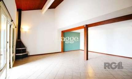 Casa de 200m² - 4 dormitórios, 4 vagas no bairro Espírito Santo