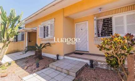 Casa 224m² - 3 dormitórios, 4 vagas no bairro Parque Santa Fé