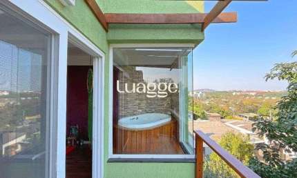Excelente casa 03 dormitórios sendo 01 suíte com jacuzzi, 03 banheiros,  03 vagas, próxima a Av. Vicente Montéggia