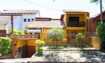 Casa 04 dormitórios, 02 suítes, living 02 ambientes