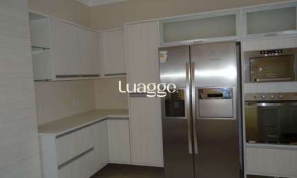 Casa para Venda - 305m², 3 dormitórios, sendo 3 suites, 4 vagas - Nonoai