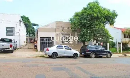 Casa em Porto Alegre, no bairro Medianeira, com 5 dormitório(s), e 5 banheiros, à venda.