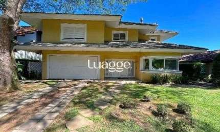 Casa no Jardim do Sol com 4D, sendo 2 suítes e 4 vagas de garagem