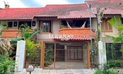Casa em Porto Alegre, no bairro Guarujá, com 3 dormitório(s), e 3 banheiros, à venda.