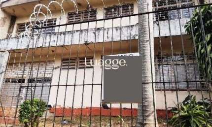 Casa em Porto Alegre, no bairro Cristal, com 4 dormitório(s), e 4 banheiros, à venda.
