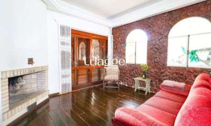 Venda Padrão - Porto Alegre - Casa com  5 dormitórios, suíte,  piscina, lareira, churrasqueira, na Campos Elíseos no bairro Glória
