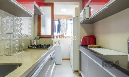 Ótimo apartamento, reformado , dois dormitórios e uma suíte, vaga escriturada.