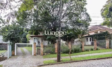 Casa para Venda - 489m², 4 dormitórios, sendo 2 suites, 3 vagas - Cristal