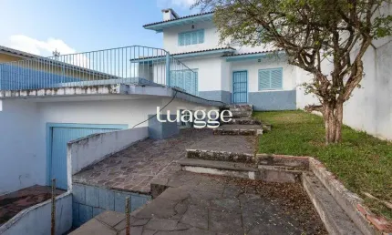 Casa com piscina em localização nobre no bairro Tristeza com vista para Rio Guaíba.