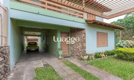 Casa para Venda - 180m², 3 dormitórios, sendo 1 suites, 2 vagas - Guarujá