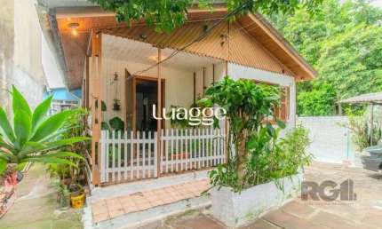Casa para Venda - 251m², 5 dormitórios, 3 vagas - Nonoai