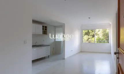 Apartamento de dois dormitórios, uma suíte, living, cozinha com churrasqueira, área de serviço, banheiro social e uma vaga de garagem.