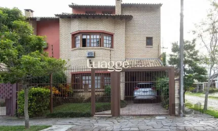Casa para Venda - 180.3m², 3 dormitórios, sendo 1 suites, 3 vagas - Guarujá