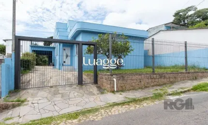 Casa, 5 dormitórios, sendo 1 suíte, 312m² privativos, 8 vagas - Bairro Vila Nova