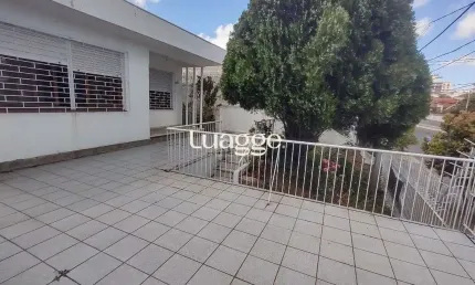 Casa à venda com 3 quartos, 1 vaga e pátio - Bairro Medianeira