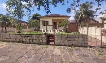 Casa para Venda - 265.1m², 3 dormitórios, 4 vagas - Guarujá