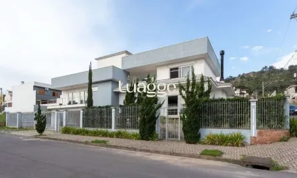 Casa para Venda - 377m², 4 dormitórios, sendo 3 suites, 3 vagas - Guarujá