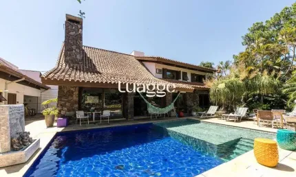 Casa para Venda - 370m², 5 dormitórios, sendo 2 suites, 7 vagas - Vila Assunção
