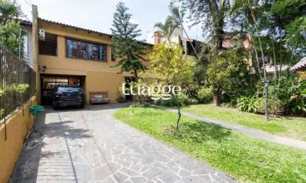 Casa para Venda - 435m², 4 dormitórios, sendo 4 suites, 4 vagas - Cristal