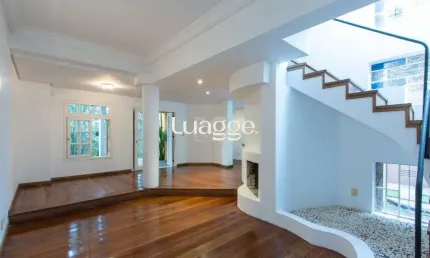 Sobrado com 300m² à venda, 3 quartos, 1 suite, 2 vagas - Bairro Espírito Santo