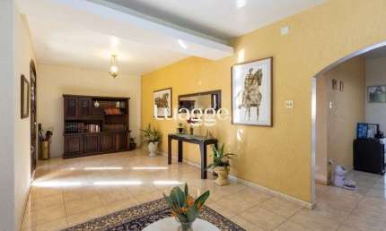 Sobrado com 345m² privativos, 3 suites, 2 vagas, churrasqueira. pátio com piscina - Bairro Cristal