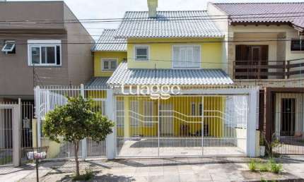 Uma suíte, estar íntimo, living 2 ambientes, lareira, lavabo, cozinha mobiliada,