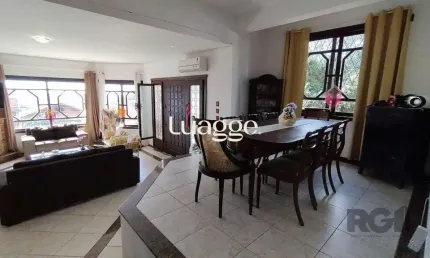 Sobrado, 5 quartos, 2 suites, pátio, 3 vagas - Bairro Vila Nova