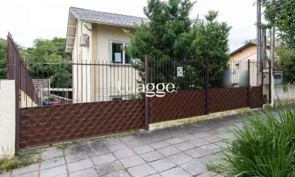 Casa para Venda - 132.55m², 3 dormitórios, sendo 1 suite, 5 vagas - Teresópolis