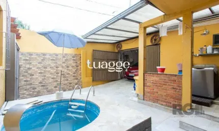 Sobrado, 3 quartos, 2 banheiros, pátio, 2 vagas, piscina - Bairro Vila Nova