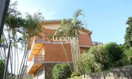 residência com vista panorâmica espetacular para o Guaíba em todos os cômodos da casa, hall de entrada, gabinete, lavabo, living para três ambientes com sacada e vista