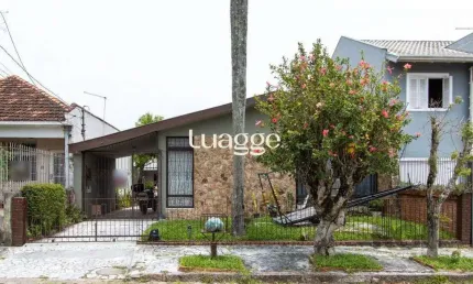 Casa térrea, 3 quartos, 2 banheiros, com pátio no Bairro Cavalhada