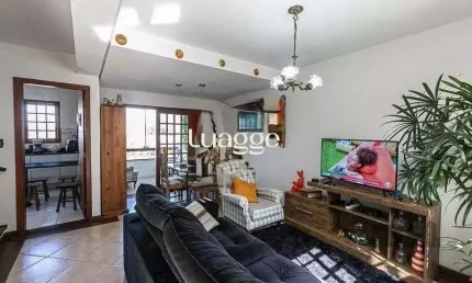 Casa com 161m² e 3 dormitórios com suíte, piscina no bairro Espírito Santo em PORTO ALEGRE