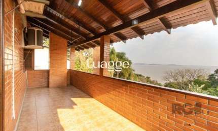 Casa para Venda - 220m², 3 dormitórios, sendo 2 suites, 5 vagas - Espirito Santo