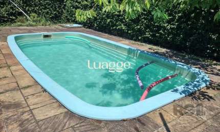 Casa de 3 dormitórios com piscina no Bairro Cristal.