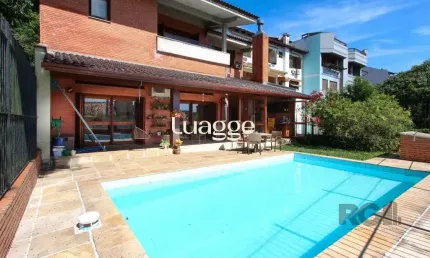 Casa com 4 dormitórios, sendo 1 suíte, com 2 vagas cobertas, no bairro Nonoai, Porto Alegre, RS