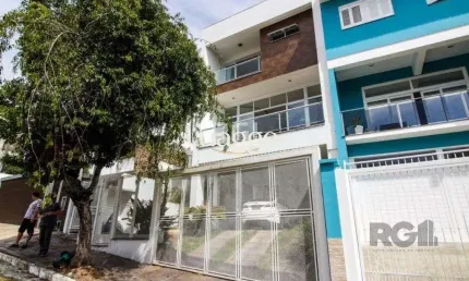 Casa para venda - 300m², 3 dormitórios, sendo 1 suites, 4 vagas - teresópolis