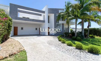 Casa no condomínio terra ville , com aproximadamente 450m quadrados.
