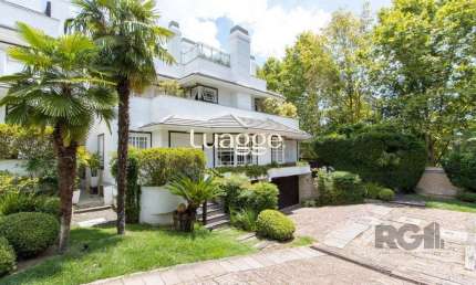 Casa em condominio, mobiliada com 741m² privativos , com 3 suítes- master