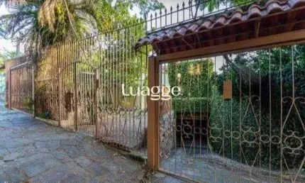 Casa no Bairro Vila Assunção com 4 dormitórios sendo 1 suíte e vista para o Guaíba