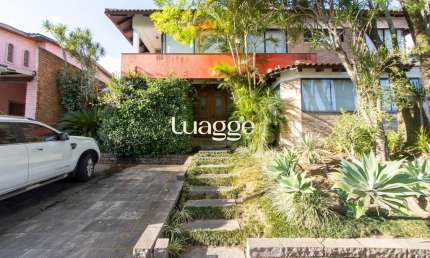 Excelente Casa em Condominio Fechado com 440,60m Dormitórios, sendo 2 Suítess