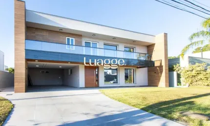 Linda Casa de 5 suítes com fundos Lago no TerraVille
