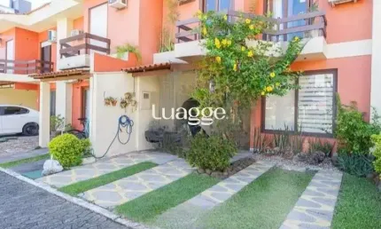 Linda casa com 3 dormitórios, sendo 1 suíte, sala ampla no condomínio de ótima localização
