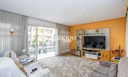Casa no Jardim Planalto de 3 dormitórios pátio com piscina