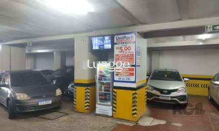 Vende pavilão, garagem de estacionamento para 100 carros, 2.400m² com salas para escritórios e depósito no centro de Porto Alegre