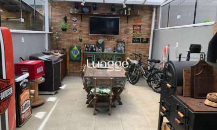 Casa com 3 dormitórios 2 suítes, área gourmet, vaga de estacionamento,  Guarujá,  Porto Alegre RS