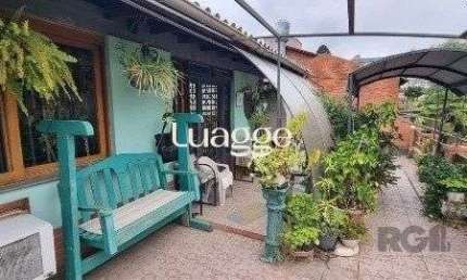 Vende-se ampla casa 6 quartos, 2 suítes, 5 vagas de garagem, churrasqueira e duas entradas individuais - 360m² - Chácara das Pedras